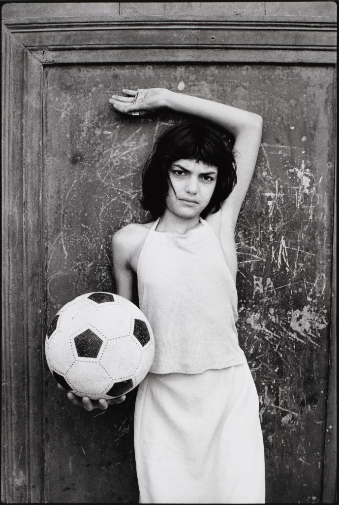 <i>Quartiere Cala. La bambina con il pallone. Palermo</i> <br/> série « Chroniques siciliennes »