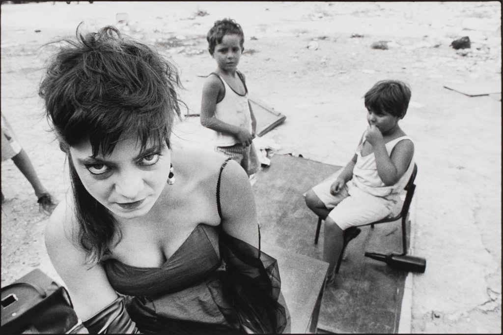 <i>Serena recita all’aperto per i bambini del quartiere Capo. Palermo</i> <br/> série « Chroniques siciliennes »