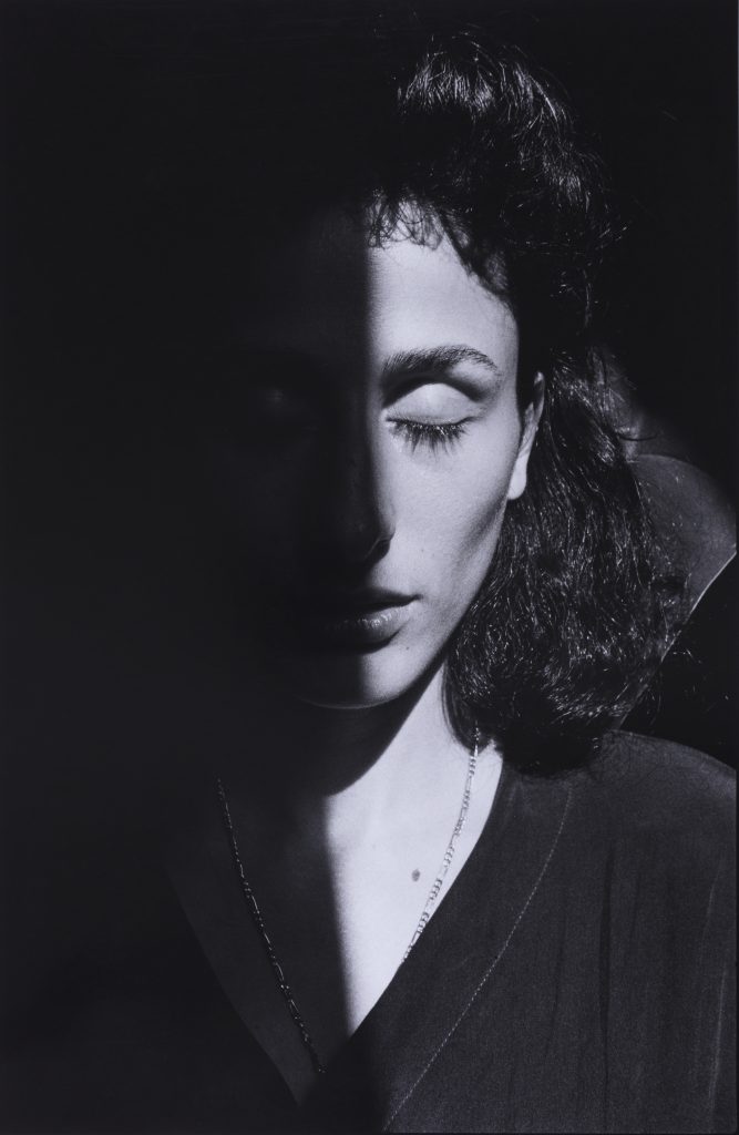 <i>Rosaria Schifani, vedova dell’agente di scorta Vito, ucciso insieme al giudice Giovanni Falcone, Francesca Morvillo ed i suoi colleghi Antonio Montinaro e Rocco Dicillo. Palermo</i> <br/> série « Chroniques siciliennes »