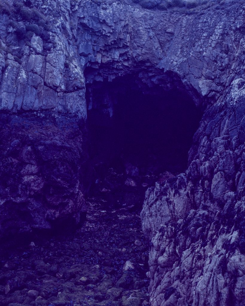 <i>La Grotte</i> <br/> série « L’Habit de naufrage »